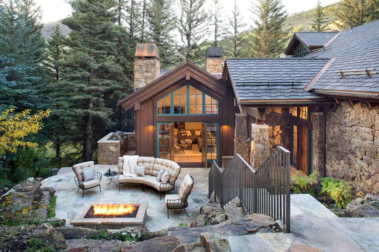 Luxe Living Rentals - Brown and Stone House in Forest - Colorado Luxury Living